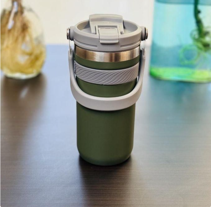 Travel Mug Tumbler With Straw Lid And Handle 550ML Travel Coffee Mug Portable Vacuum Stainless Steel Reusable Insulated Thermos Flask For Hot & Cold Drinks/Coffee/Tea/Beer (Olive Green)