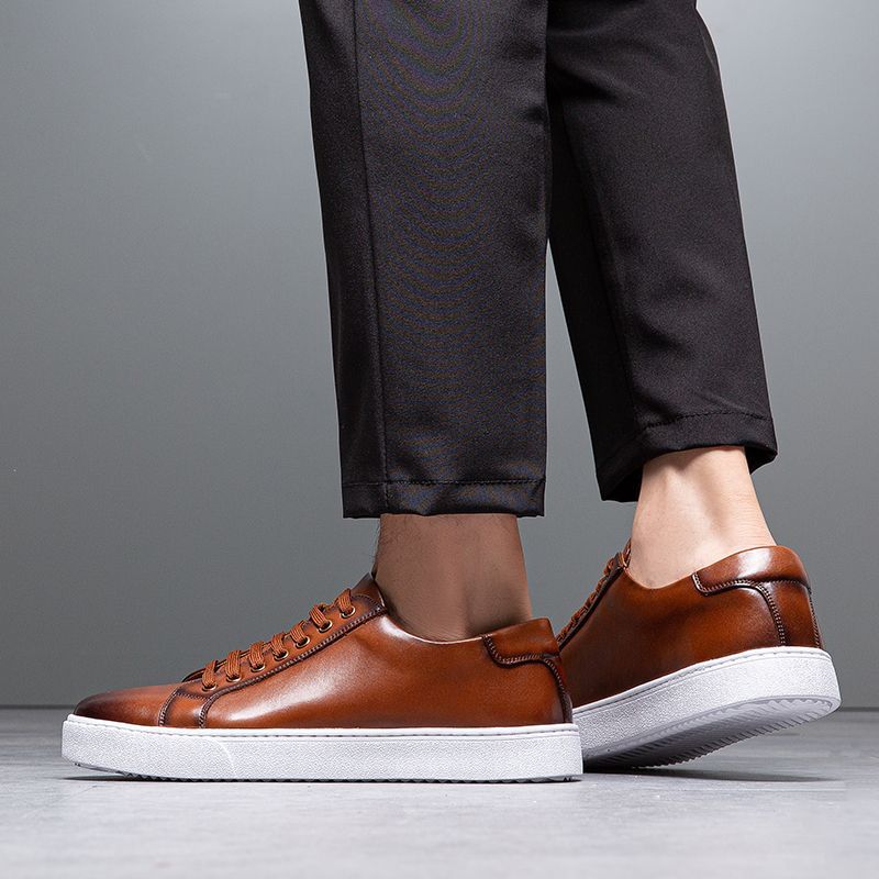 High end men's low cut anti slip and wear-resistant plus size trendy youth board shoes travel lightweight soft soled shoes men's shoes