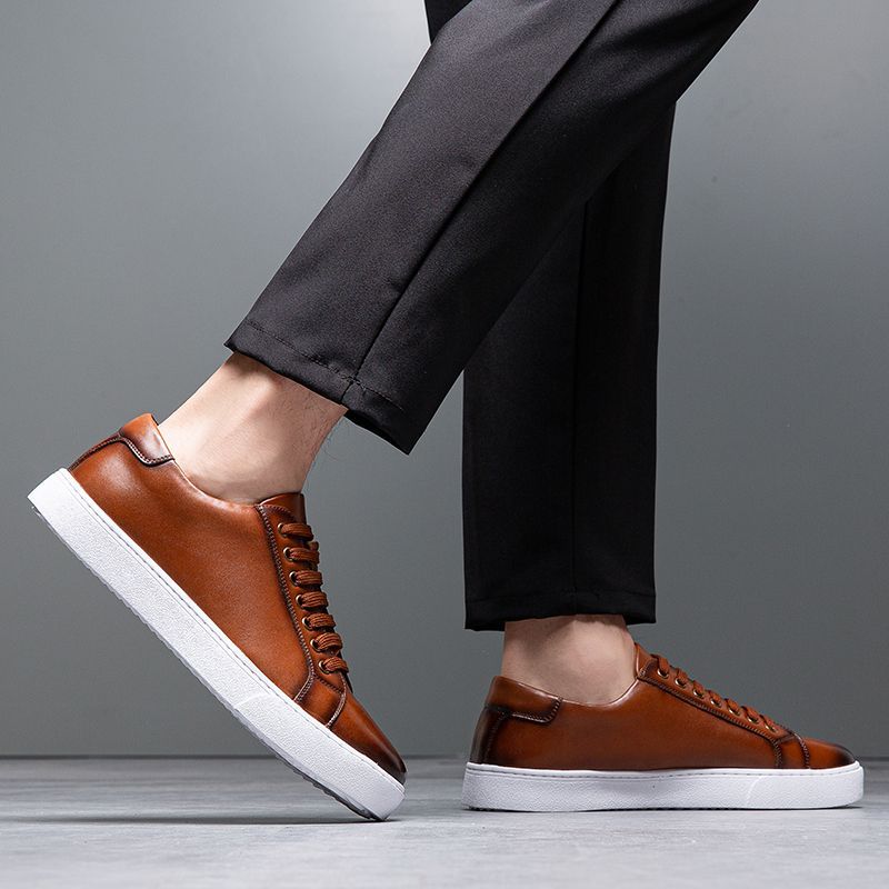 High end men's low cut anti slip and wear-resistant plus size trendy youth board shoes travel lightweight soft soled shoes men's shoes