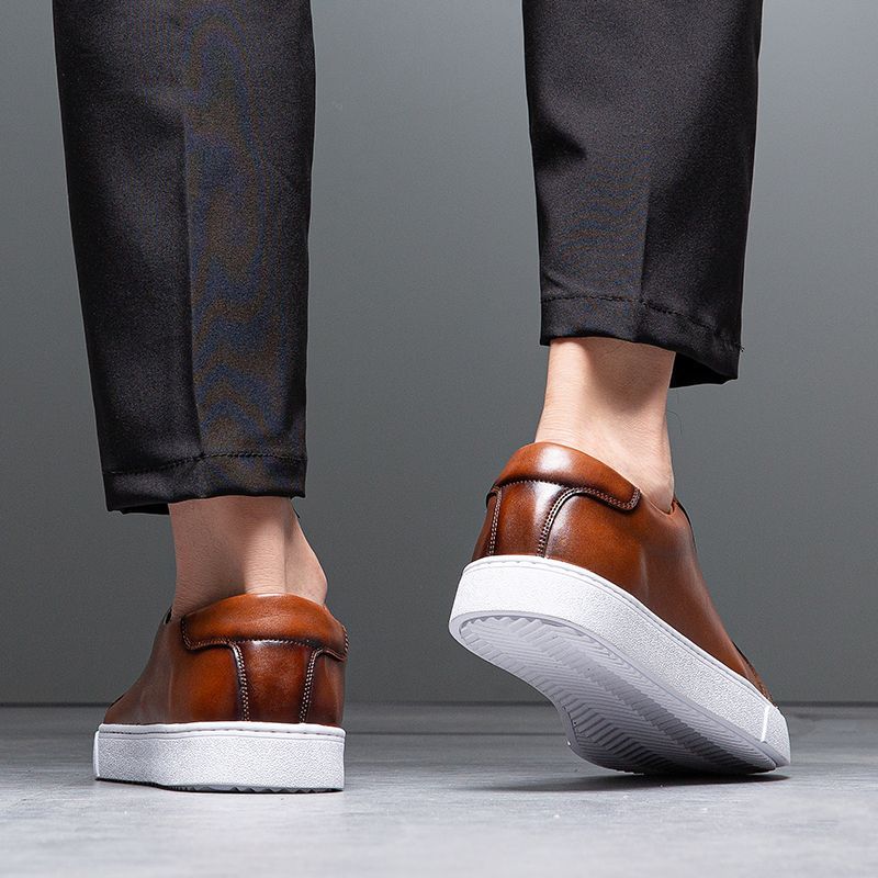 High end men's low cut anti slip and wear-resistant plus size trendy youth board shoes travel lightweight soft soled shoes men's shoes