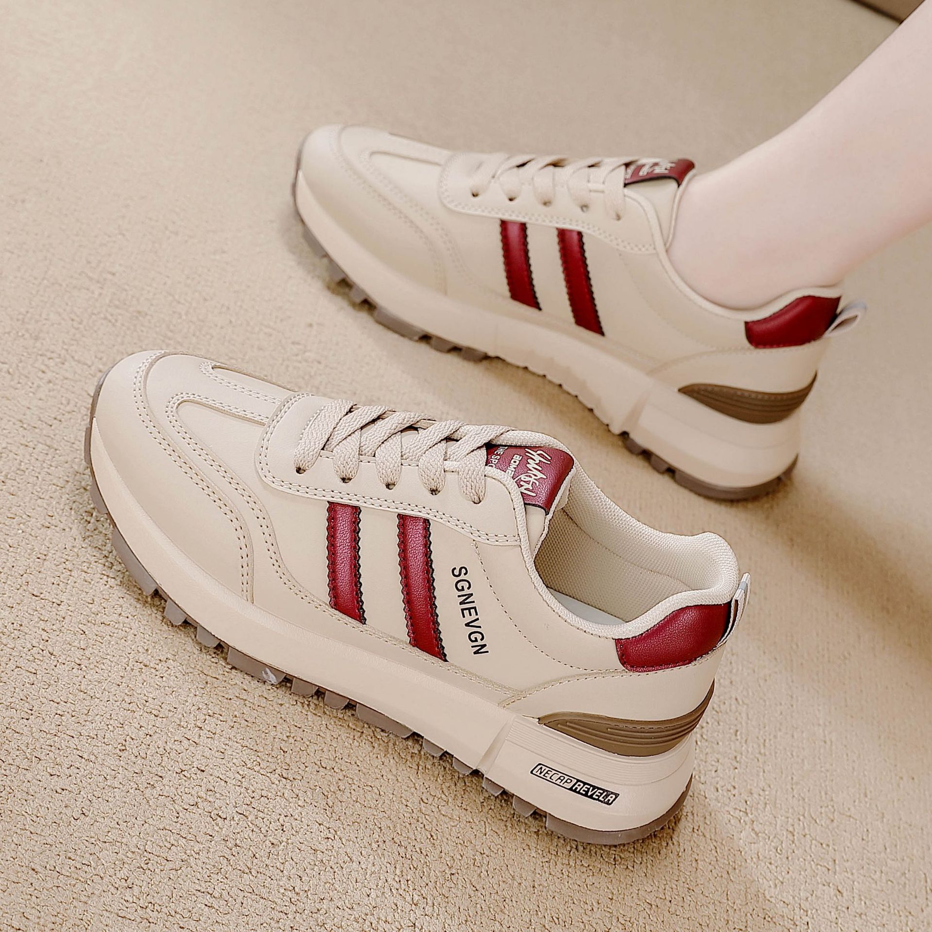 Leather sports shoes for women, versatile 2026 spring and autumn running flat anti-slip fashionable casual shoes
