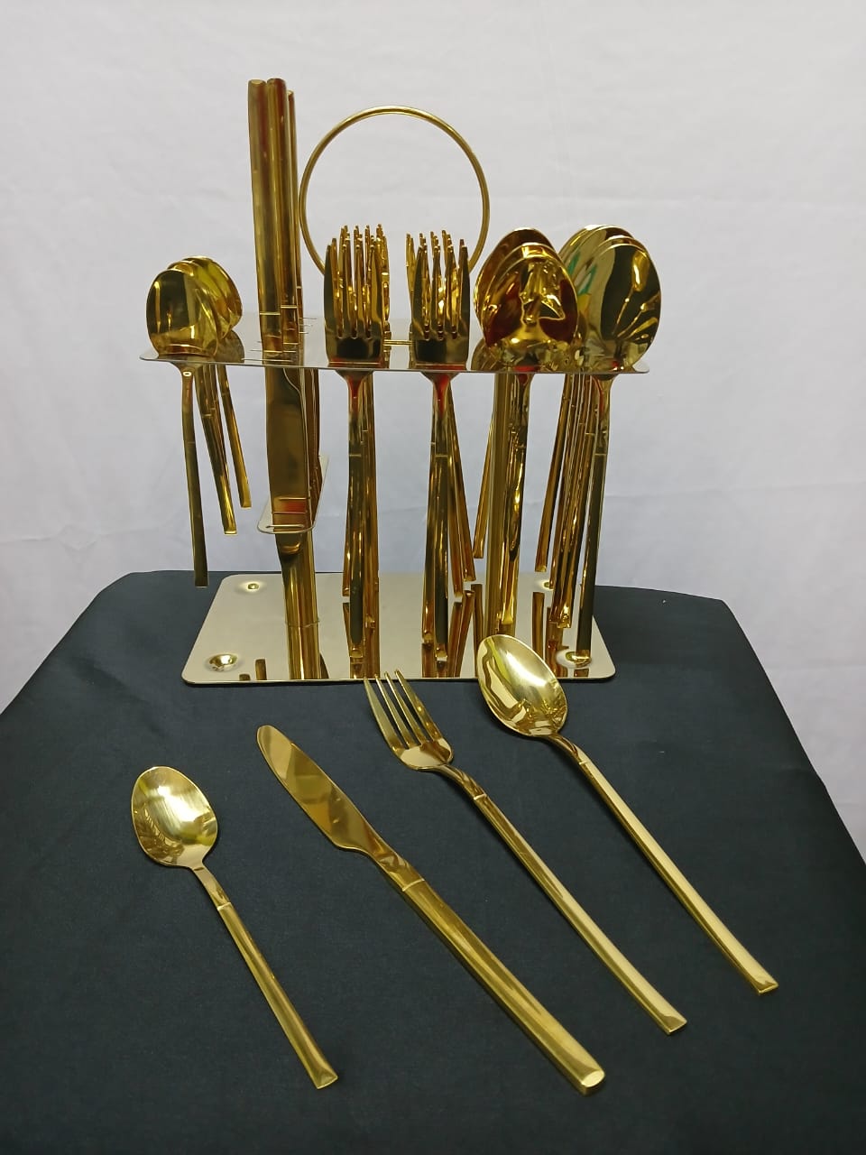 Luxury 36PCS Gold Cutlery Set – Elegant Stainless Steel Flatware Set with Table Spoons, Forks, Butter Knives & Tea Spoons for Dining, Home & Gift Use