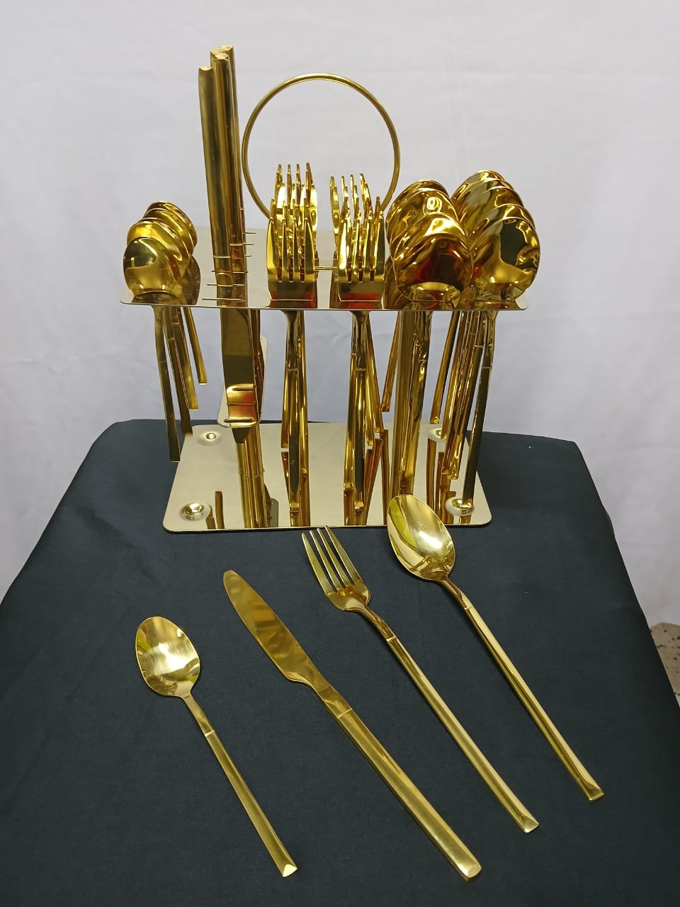 Luxury 36PCS Gold Cutlery Set – Elegant Stainless Steel Flatware Set with Table Spoons, Forks, Butter Knives & Tea Spoons for Dining, Home & Gift Use