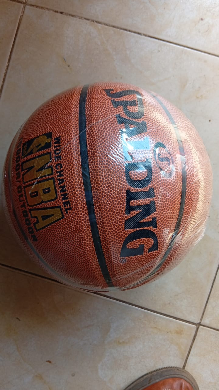 FIBA APPROVED SPALDING. BASKET BALL SIZE 7 GRIP CONTROL OUTDOOR/INDOOR