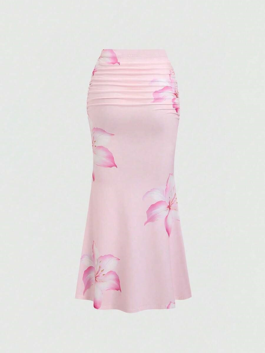 In summer, the new women's skirt is fashionable and elegant, printed and pleated, slim and hip-wrapped, and the long skirt is suitable for daily leisure, commuting, party and holiday.