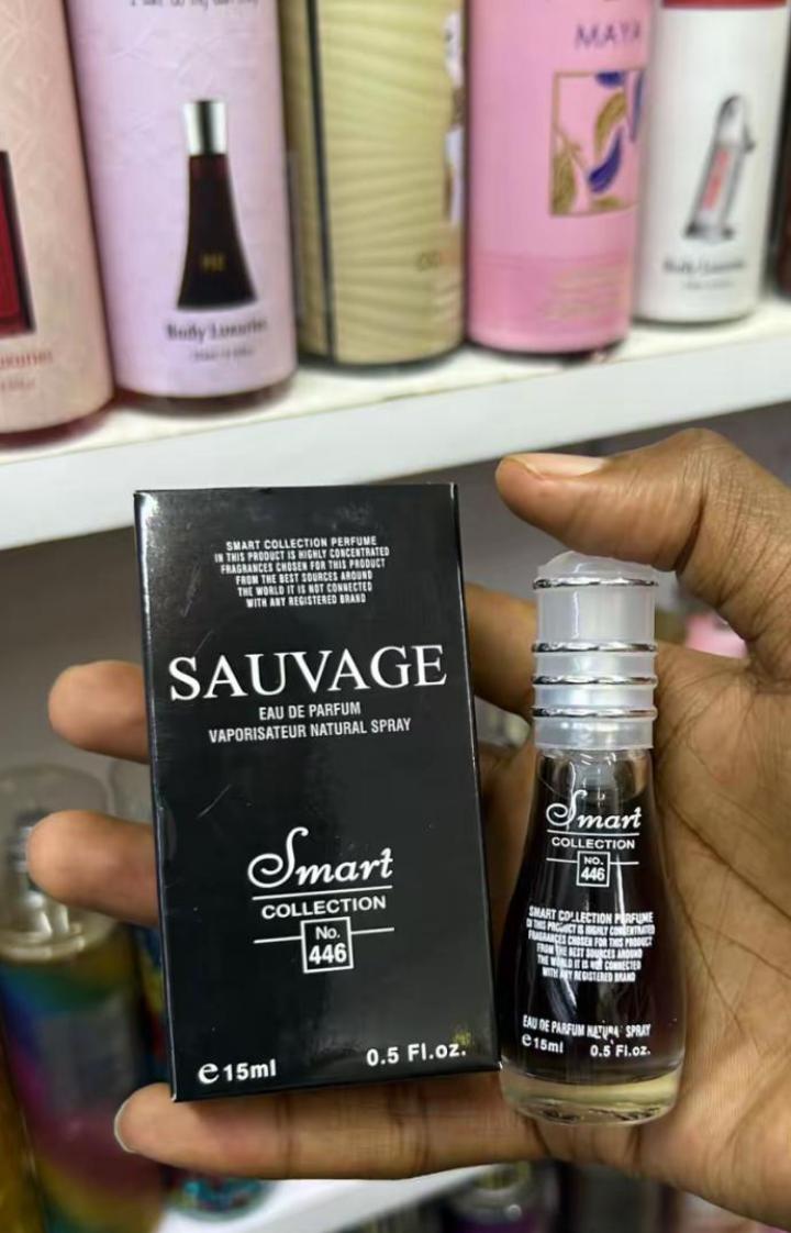 Smart Collection No. 446 Sauvage EDP 15ml: Black box, clear bottle with frosted cap. Fresh aromatic fougere inspired by Sauvage. Citrus, pepper, lavender, ambroxan. Compact, travel-friendly, unisex da