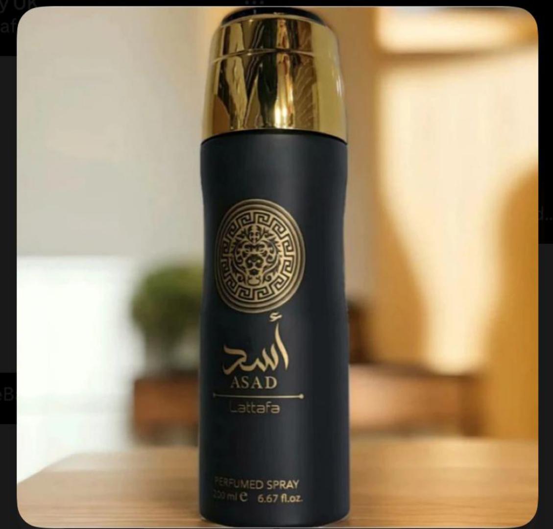 Lattafa Asad 200ml: Matte black can with gold lion medallion, gold cap. Warm spicy-sweet scent of black pepper, pineapple, tobacco, coffee, patchouli, amber, vanilla. Bold, long-lasting, strong projec