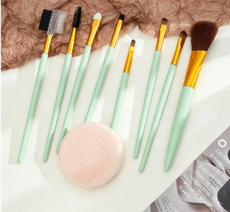 8-piece makeup brush set, beginner's all-in-one tool set including makeup sponge, featuring eyeshadow brush, blush brush, foundation brush, eyeliner brush and contour brush, suitable for daily makeup