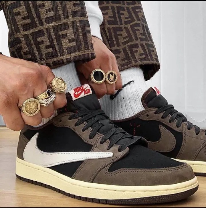 TRAVIS SCOTT X AIR JORDAN 1 LOW ‘MOCHA’