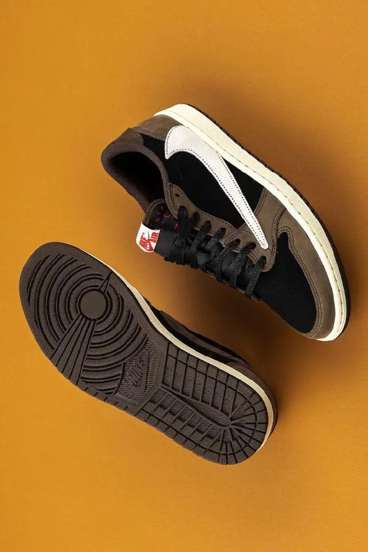 TRAVIS SCOTT X AIR JORDAN 1 LOW ‘MOCHA’