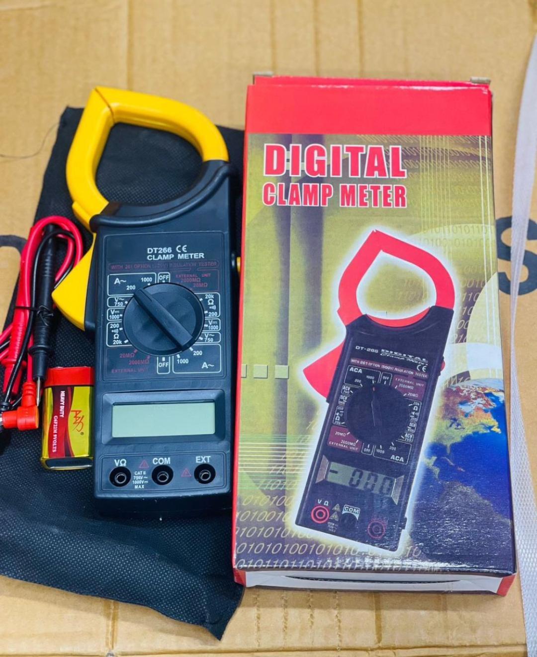 Digital clamp meter