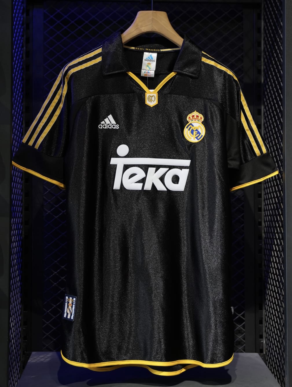 Original REAL MADRID HOME JERSEY- Classic Teka Black Edition Retro Kit Football Jersey ; Best Quality Unisex Real Madrid - Classic Teka Edition Jersey Retro Kit