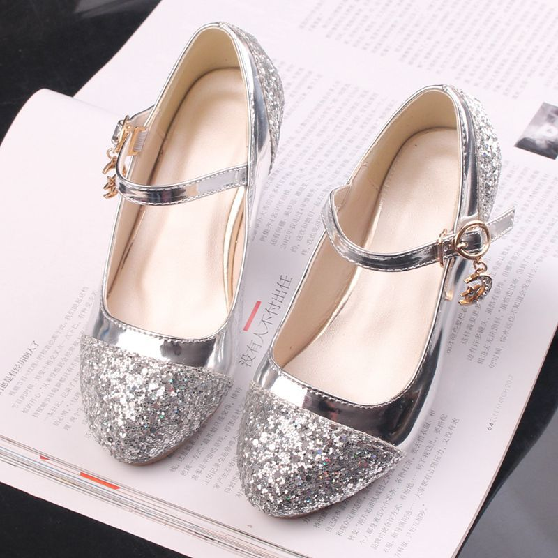 New girls' leather shoes with dresses, princess shoes and sequined high-heeled shoes are suitable for daily casual birthday parties, school Christmas parties and dinner performances.