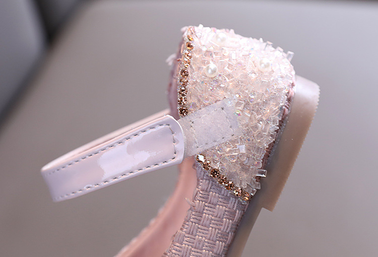 New girls' leather shoes with dresses, princess shoes, pearl bows, broken diamonds and soft sole shoes are suitable for daily casual birthday parties, school Christmas parties and banquets.