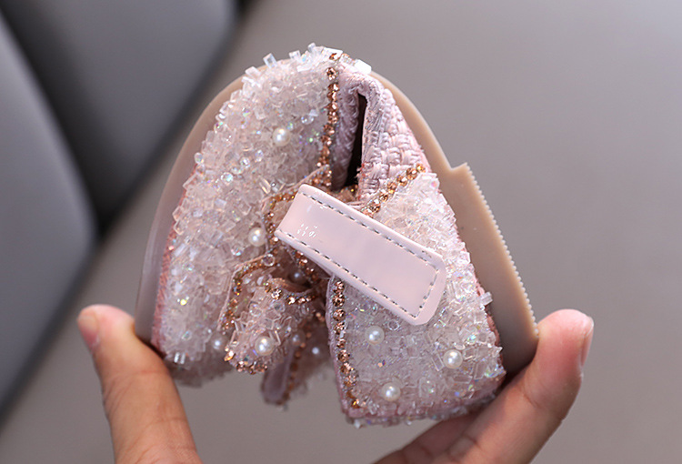 New girls' leather shoes with dresses, princess shoes, pearl bows, broken diamonds and soft sole shoes are suitable for daily casual birthday parties, school Christmas parties and banquets.
