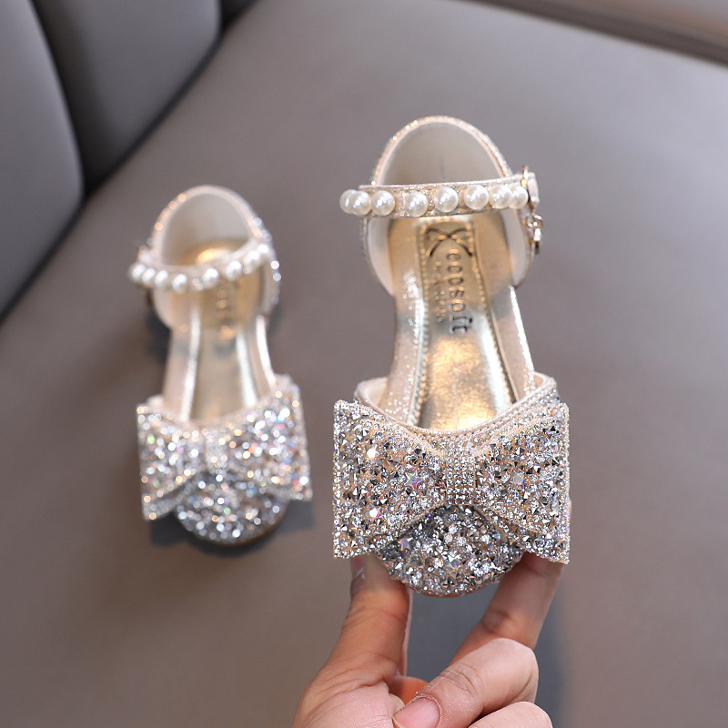 New girls' leather shoes with dresses Princess shoes Girls' sandals Pearl bow flat shoes are suitable for daily casual birthday school parties and banquets.