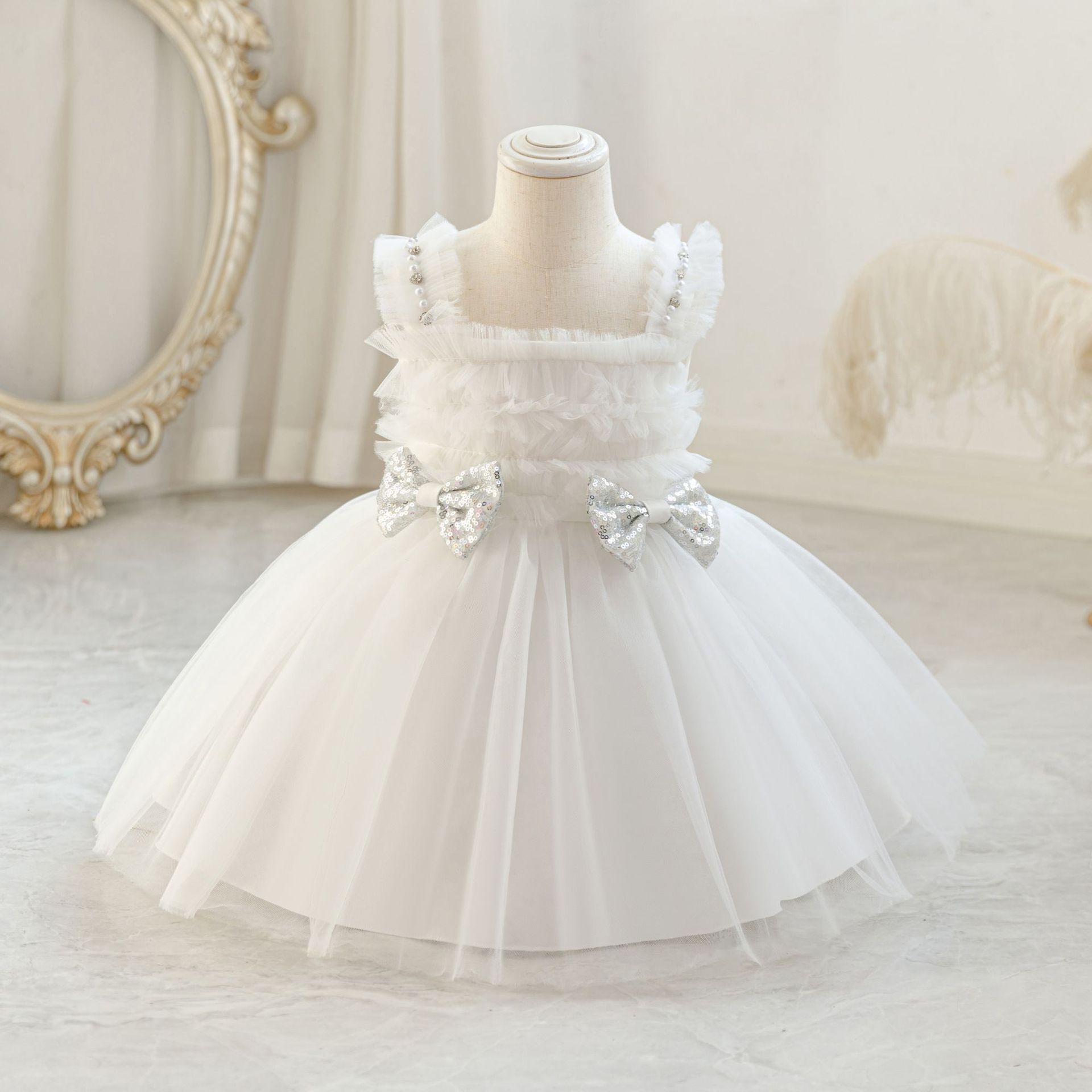 Summer new girl dress sleeveless square collar bow rhinestone mesh fluffy skirt Princess dress is suitable for birthday school party dinner dress costume.