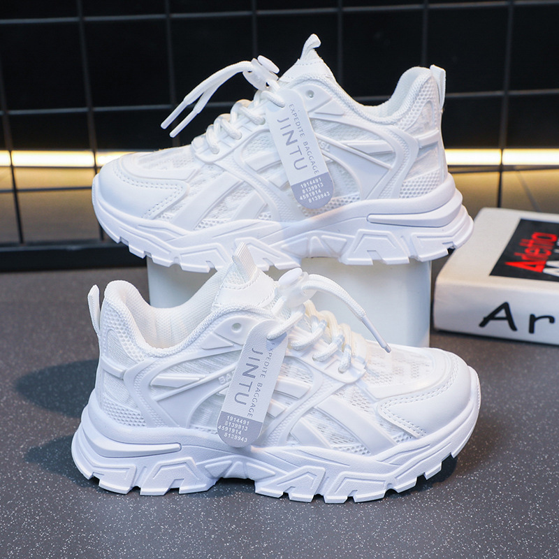 The new girls' sports shoes are light, breathable and non-slip mesh soft-soled children's running shoes suitable for daily leisure sports and outdoor running training.