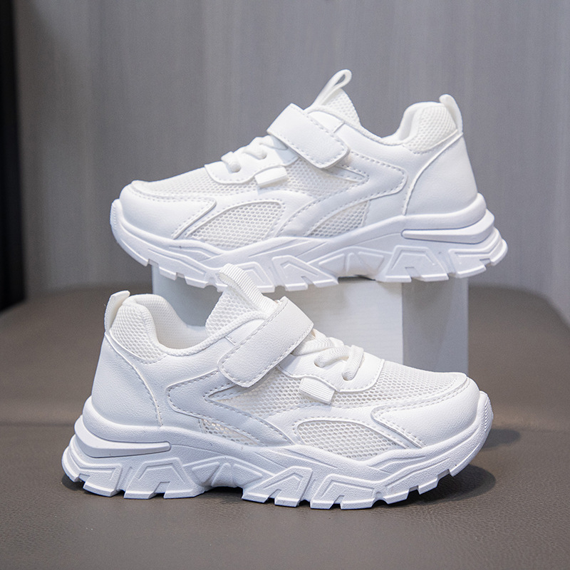 In summer, the new children's sports shoes are light, breathable and non-slip. hook and loop mesh soft-soled running shoes for boys and girls are suitable for daily leisure sports and outdoor training