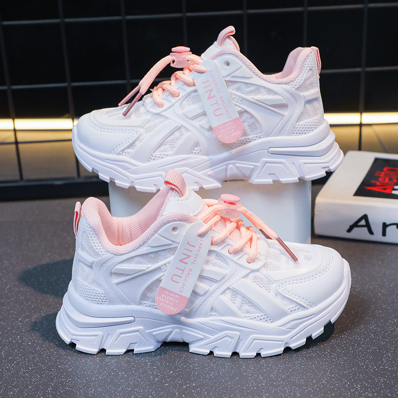 The new girls' sports shoes are light, breathable and non-slip mesh soft-soled children's running shoes suitable for daily leisure sports and outdoor running training.