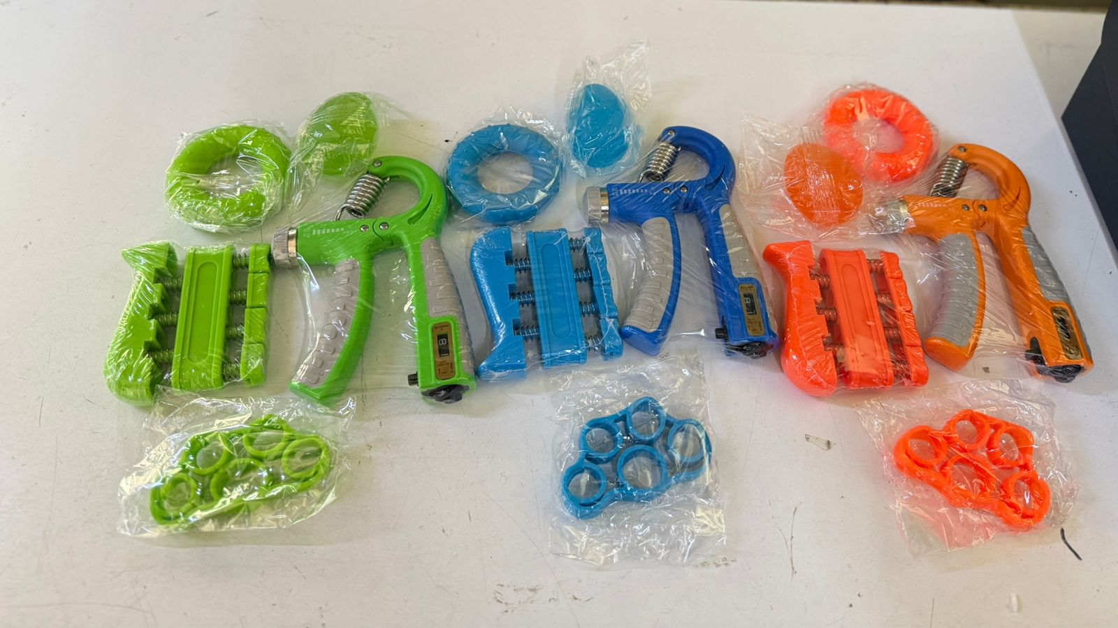 💪 Adjustable Hand Grip Strength Kit – Train Anywhere, Anytime! 🔥 Build stronger hands, fingers & forearms with this complete hand grip training set – perfect for fitness lovers, athletes, and even