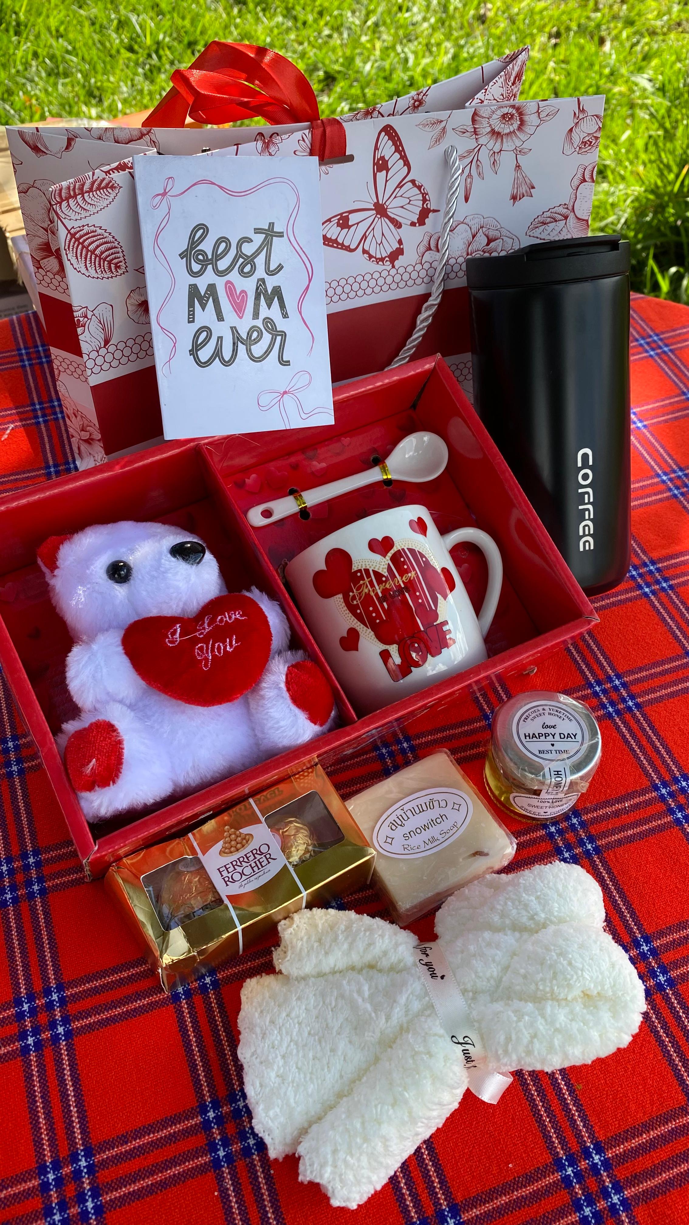 MOTHERS DAY GIFT SETS
Mug & spoon
👑thermal flask
👑Honey jar
👑ferrero rocher Chocolate
👑Bear towel
👑Rice soap
👑Bear
👑Gift Card
👑2 gift Bags with ribbon 🎀

✍️We offer Engraving services✍️(custo