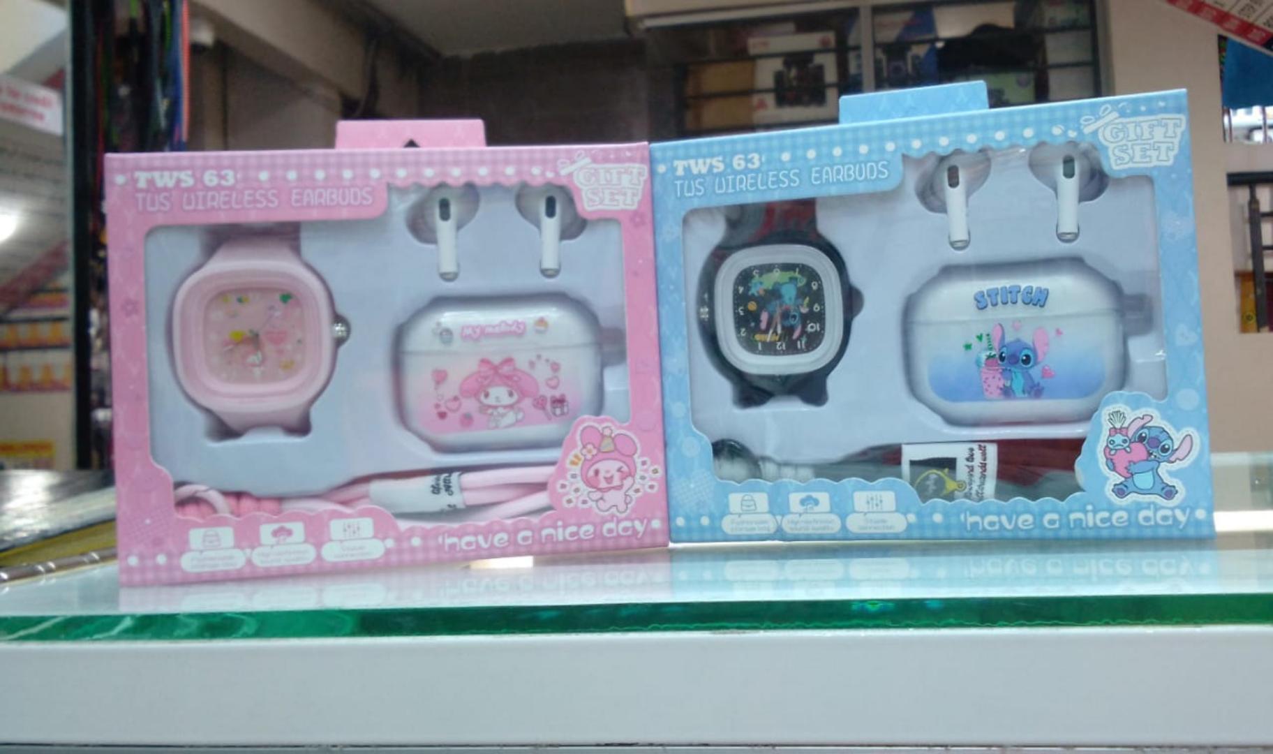 Smart watch set with earbuds