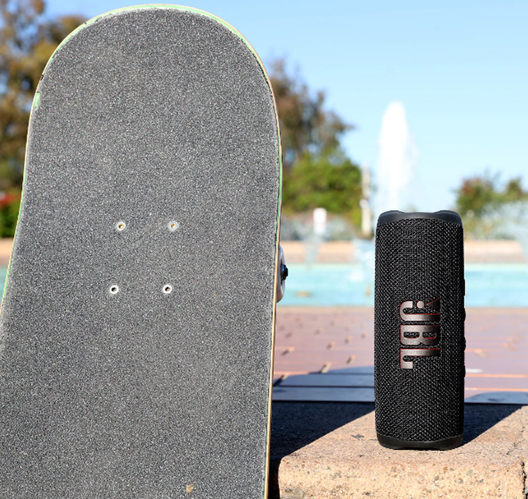 JBL Flip 6 Portable Bluetooth Speaker Powerful Sound And Deep Bass IPX7 Waterproof 12 Hours of Playtime