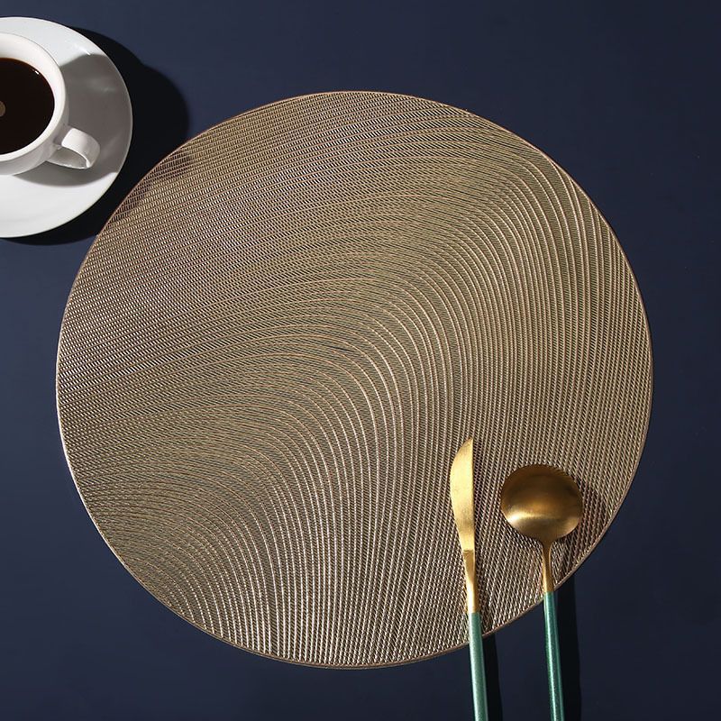 TABLE MATS, 6PCS SET, MADE OF PVC, WATER AND OIL PROOF, EASY TO CLEAN BY WIPING, ELEVATE YOUR DINING AREA WITH ITS FANCY GOLD AND SILVER. each pattern is in both silver and gold.