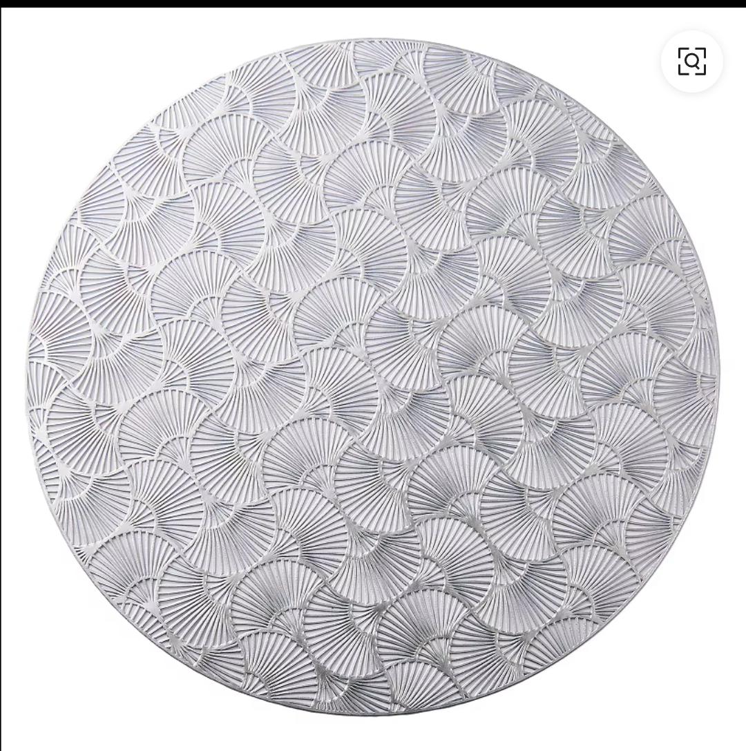 TABLE MATS, 6PCS SET, MADE OF PVC, WATER AND OIL PROOF, EASY TO CLEAN BY WIPING, ELEVATE YOUR DINING AREA WITH ITS FANCY GOLD AND SILVER. each pattern is in both silver and gold.