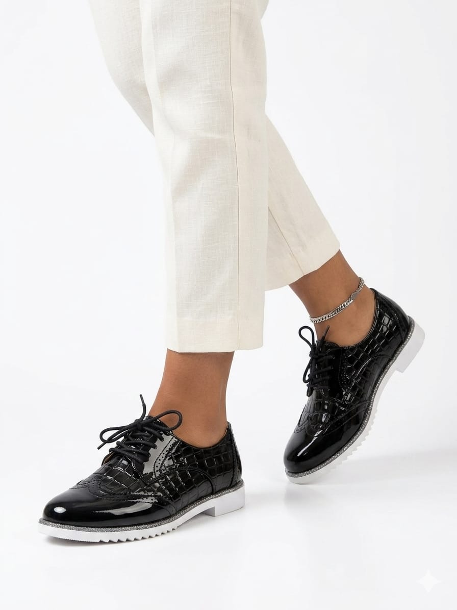 ⭐High quality women's brogues, they are comfortable,breathable,fashionable, and has a durable rubber sole. Available in colours black,red, green and white.⭐ perfect for offices and casual wears⭐