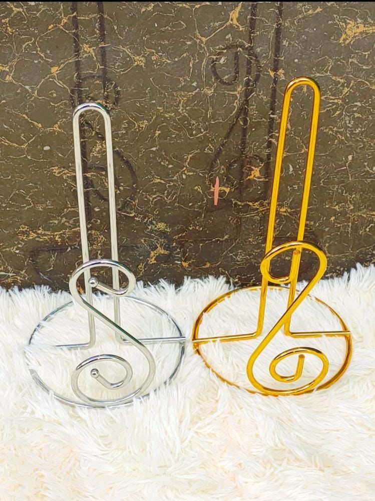 This decorative metal tissue holder is a stylish and functional accessory designed to keep paper towel rolls or tissue rolls neatly organized and easily accessible. Featuring an elegant spiral wire.