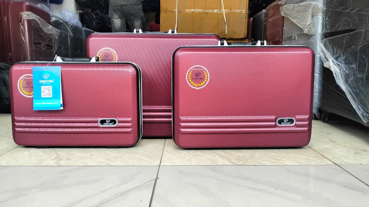 3-in-1 Hard Shell Briefcase Set – Durable Premium Travel & Business Luggage with Secure Locks, Strong hard shell exterior for maximum protection, Secure locking system for safety of valuables.