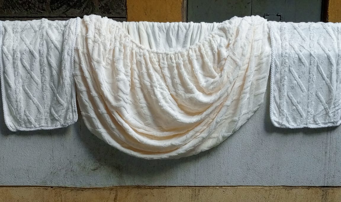 FLEECE. Jacquard Sherpa Fleece Blanket with Embossed pattern, Fitted all round. 2pcs pillow cases 6*7.