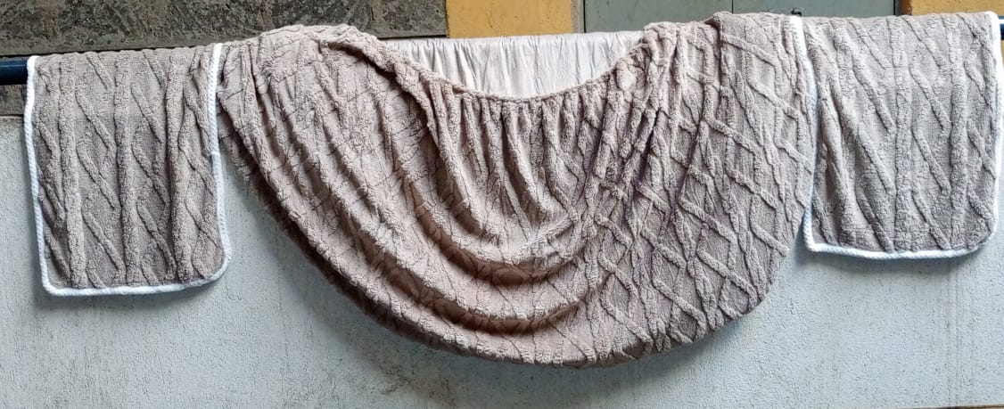 FLEECE. Jacquard Sherpa Fleece Blanket with Embossed pattern, Fitted all round. 2pcs pillow cases 6*7.