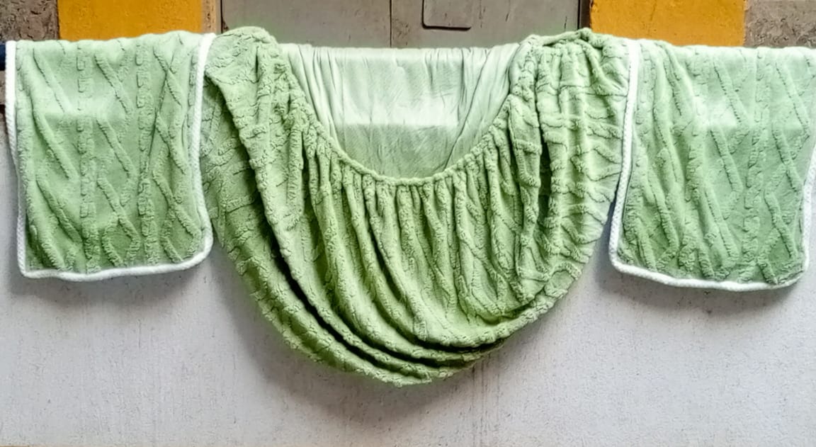 FLEECE. Jacquard Sherpa Fleece Blanket with Embossed pattern, Fitted all round. 2pcs pillow cases 6*7.