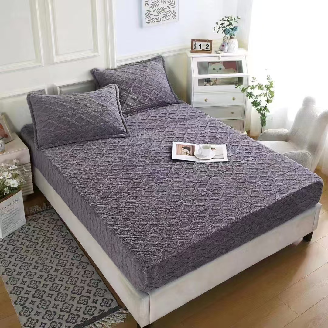 FLEECE. Jacquard Sherpa Fleece Blanket with Embossed pattern, Fitted all round. 2pcs pillow cases 6*7.