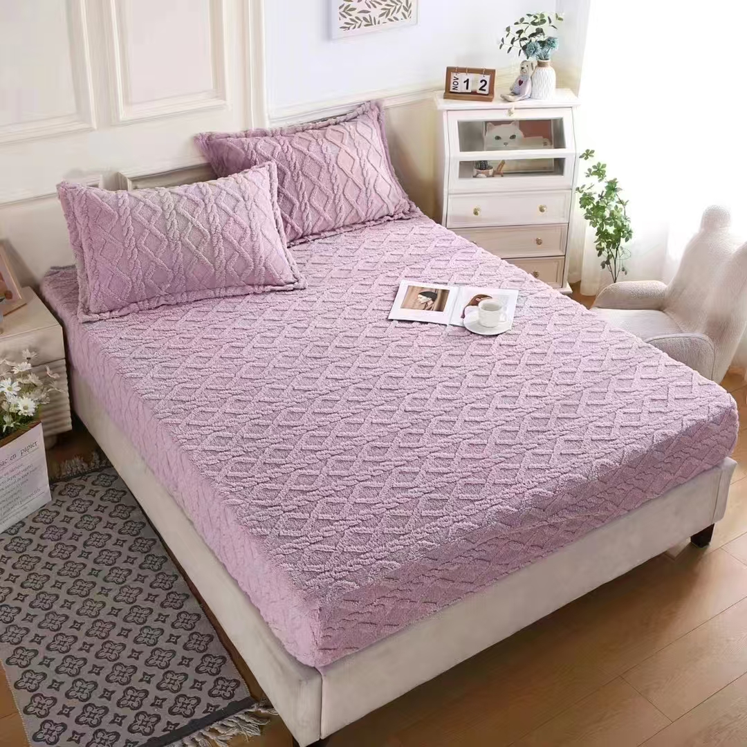 FLEECE. Jacquard Sherpa Fleece Blanket with Embossed pattern, Fitted all round. 2pcs pillow cases 6*7.