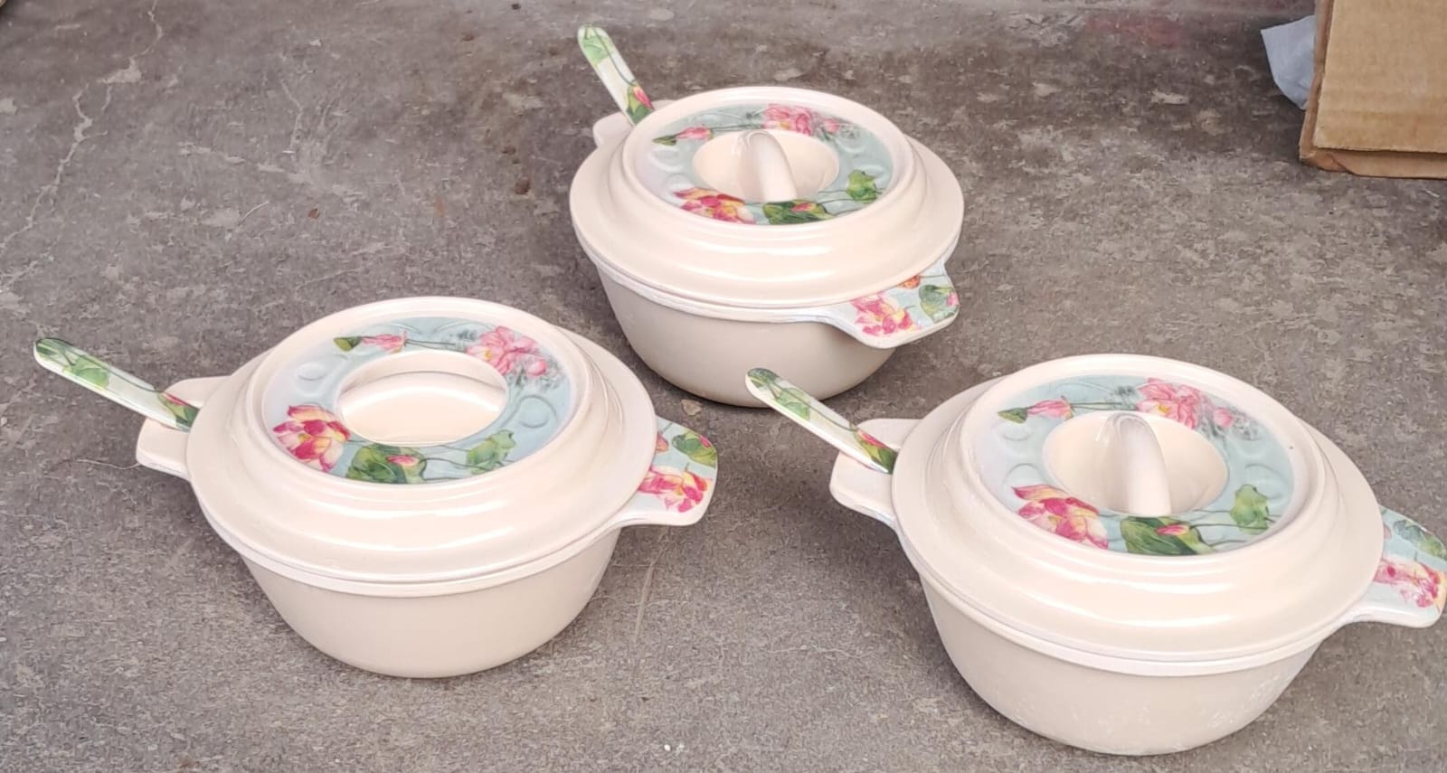 Sugar Bowl with Lid, Ideal for Tea Coffee Table, Home & Restaurant UsMade from high-quality ceramic, each sugar bowl is durable, easy to clean, and designed for everyday use. The smooth finish and cle