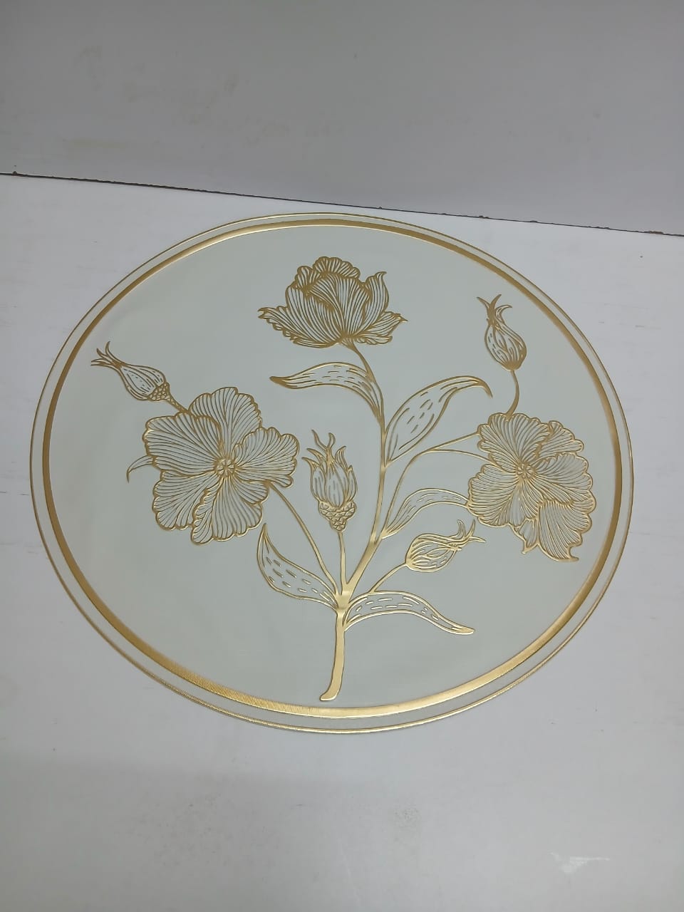 TABLE MATS, PVC water proof and heat resistant  Table mats 6PCS, available in white witH gold patterns,