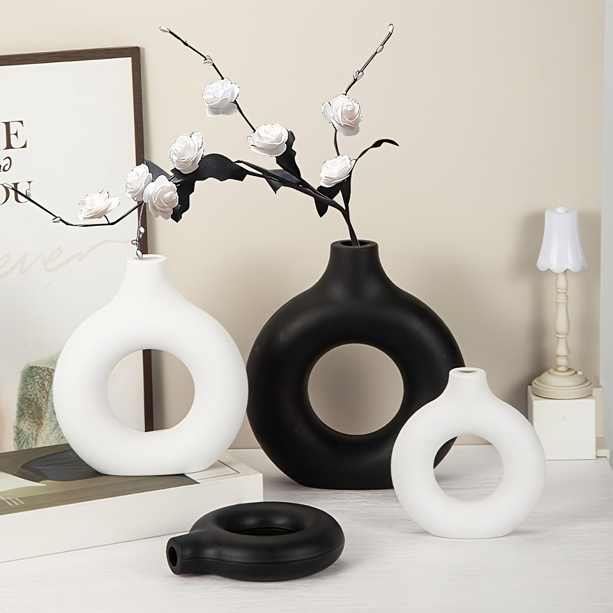 Black an white Plastic Donut Vase Set of 3 – Modern Minimalist Hollow Round for Living Room, Office & Home DécorPerfect for displaying fresh flowers, dried blooms, or standing alone as statement décor