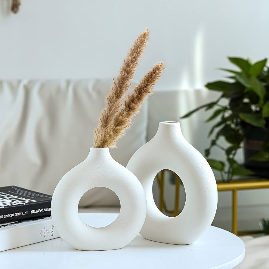 Black an white Plastic Donut Vase Set of 3 – Modern Minimalist Hollow Round for Living Room, Office & Home DécorPerfect for displaying fresh flowers, dried blooms, or standing alone as statement décor
