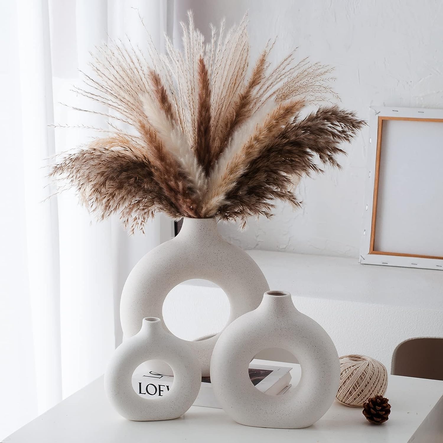 Black an white Plastic Donut Vase Set of 3 – Modern Minimalist Hollow Round for Living Room, Office & Home DécorPerfect for displaying fresh flowers, dried blooms, or standing alone as statement décor