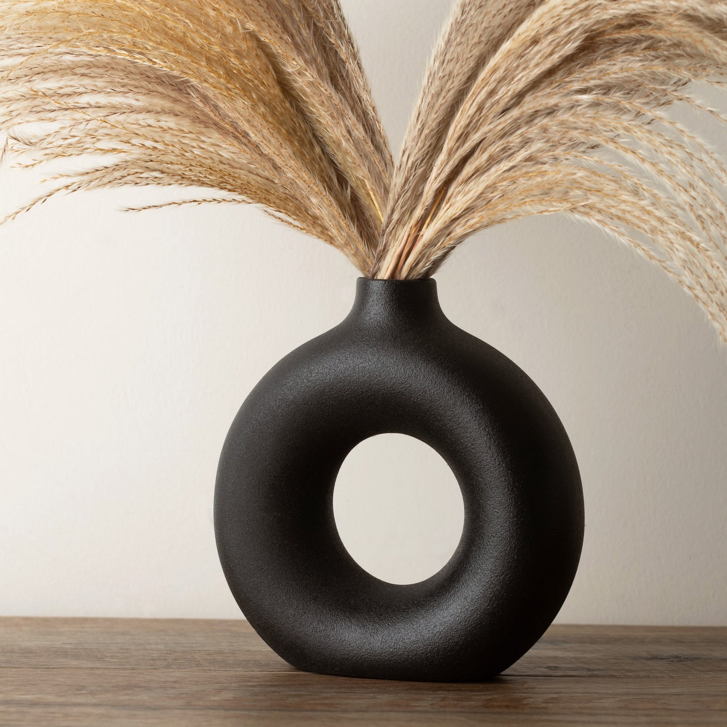 Black an white Plastic Donut Vase Set of 3 – Modern Minimalist Hollow Round for Living Room, Office & Home DécorPerfect for displaying fresh flowers, dried blooms, or standing alone as statement décor