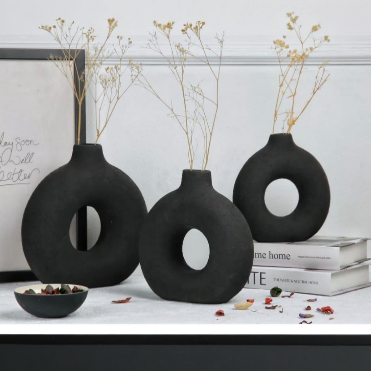 Black an white Plastic Donut Vase Set of 3 – Modern Minimalist Hollow Round for Living Room, Office & Home DécorPerfect for displaying fresh flowers, dried blooms, or standing alone as statement décor