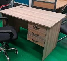 Office Desk Table 1M Modern Study & Workstation Desk, Durable High-Quality Engineered Wood Computer Table with Stable Frame and Side Storage Design for Home Office and Productivity Use