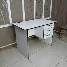 Office Desk 1 Metre White, Durable Home Office Workstation with 3 Storage Drawers & 1 Key Lock, Comfortable Modern Study Table for Laptop, Writing & Office Use, Strong Stable and Space-Saving Design