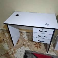 Office Desk 1 Metre White, Durable Home Office Workstation with 3 Storage Drawers & 1 Key Lock, Comfortable Modern Study Table for Laptop, Writing & Office Use, Strong Stable and Space-Saving Design