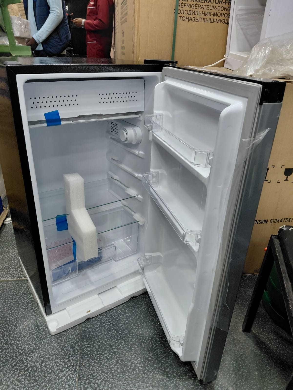 ❄️✨ AILYONS 92 Litres Refrigerator (Model AR-101S) ✨❄️
Upgrade your kitchen with the compact, energy-efficient Ailyons AR-101S Refrigerator, perfect for modern homes, bedsitters, offices, and small fa