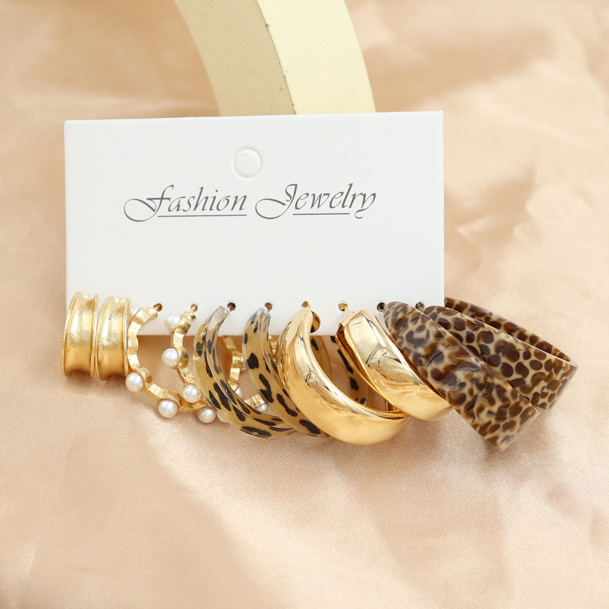 5 Pairs/Set Leopard Print Resin Hoop Earrings Set  Gold Pearl Earrings Set Vintage Fashion Jewelry for Women